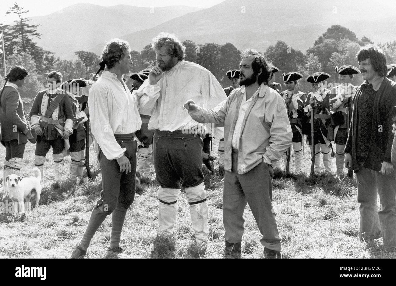 Ryan O'Neal, Stanley Kubrick sur le jeu de Barry Lyndon, (1975) Warner  Bros. Référence de dossier # 33962-527THA Photo Stock - Alamy