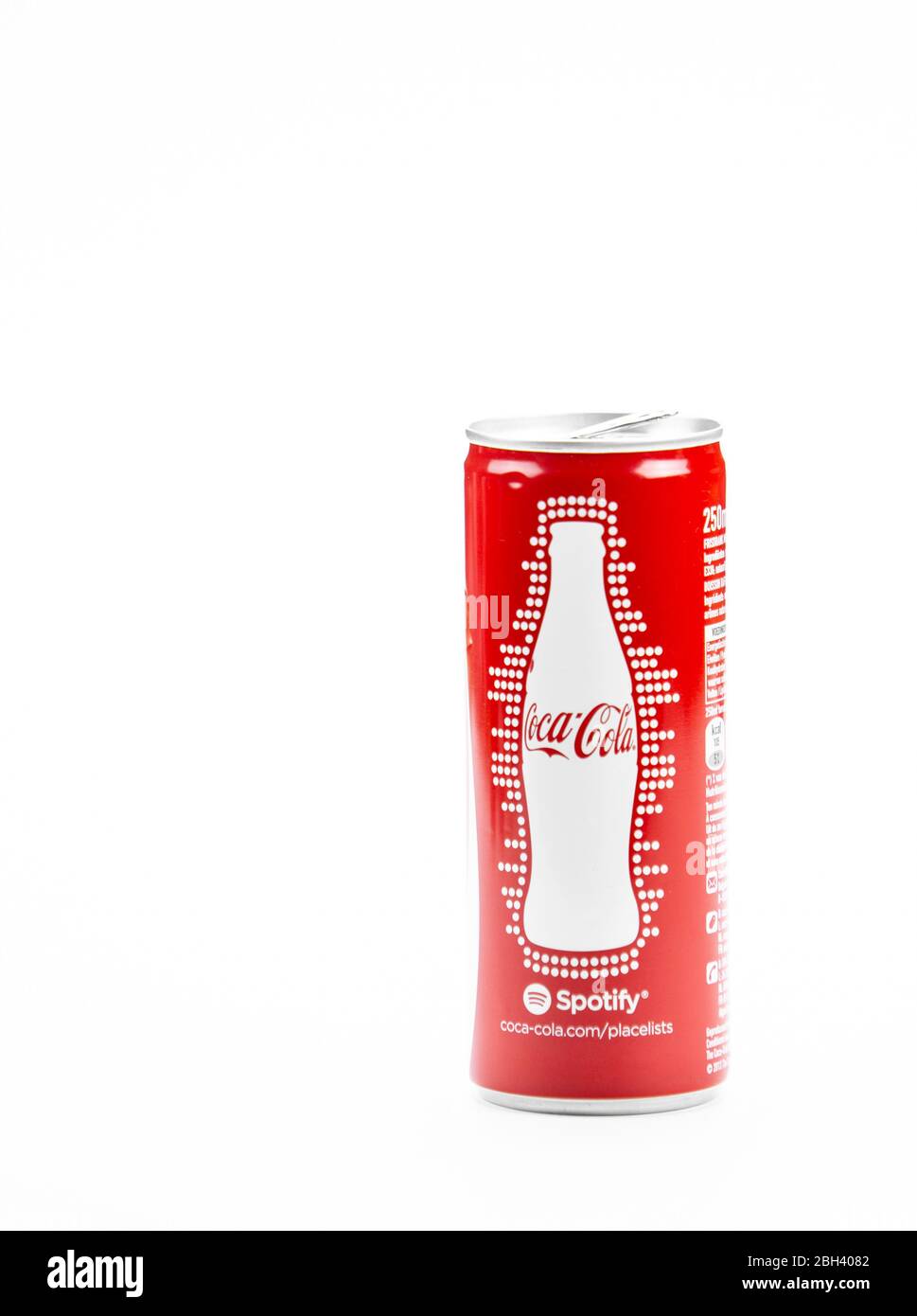 Atlanta, Géorgie, États-Unis 4 avril 2020: Aluminium Coca-Cola CAN Limited Edition Jeux olympiques série isolée sur fond blanc Banque D'Images