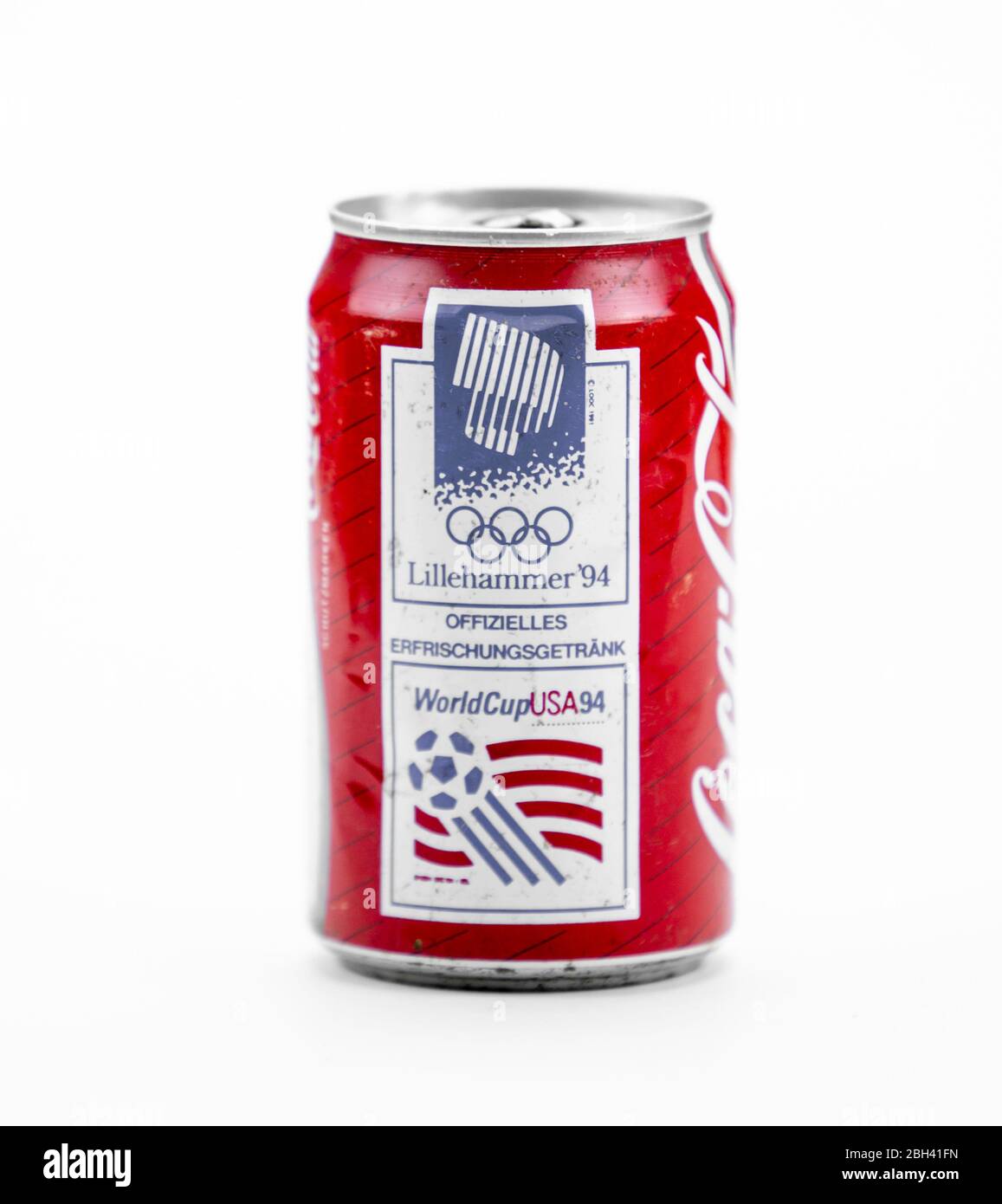 Atlanta, Géorgie, États-Unis 4 avril 2020: Aluminium Coca-Cola CAN Limited Edition Jeux olympiques série isolée sur fond blanc Banque D'Images