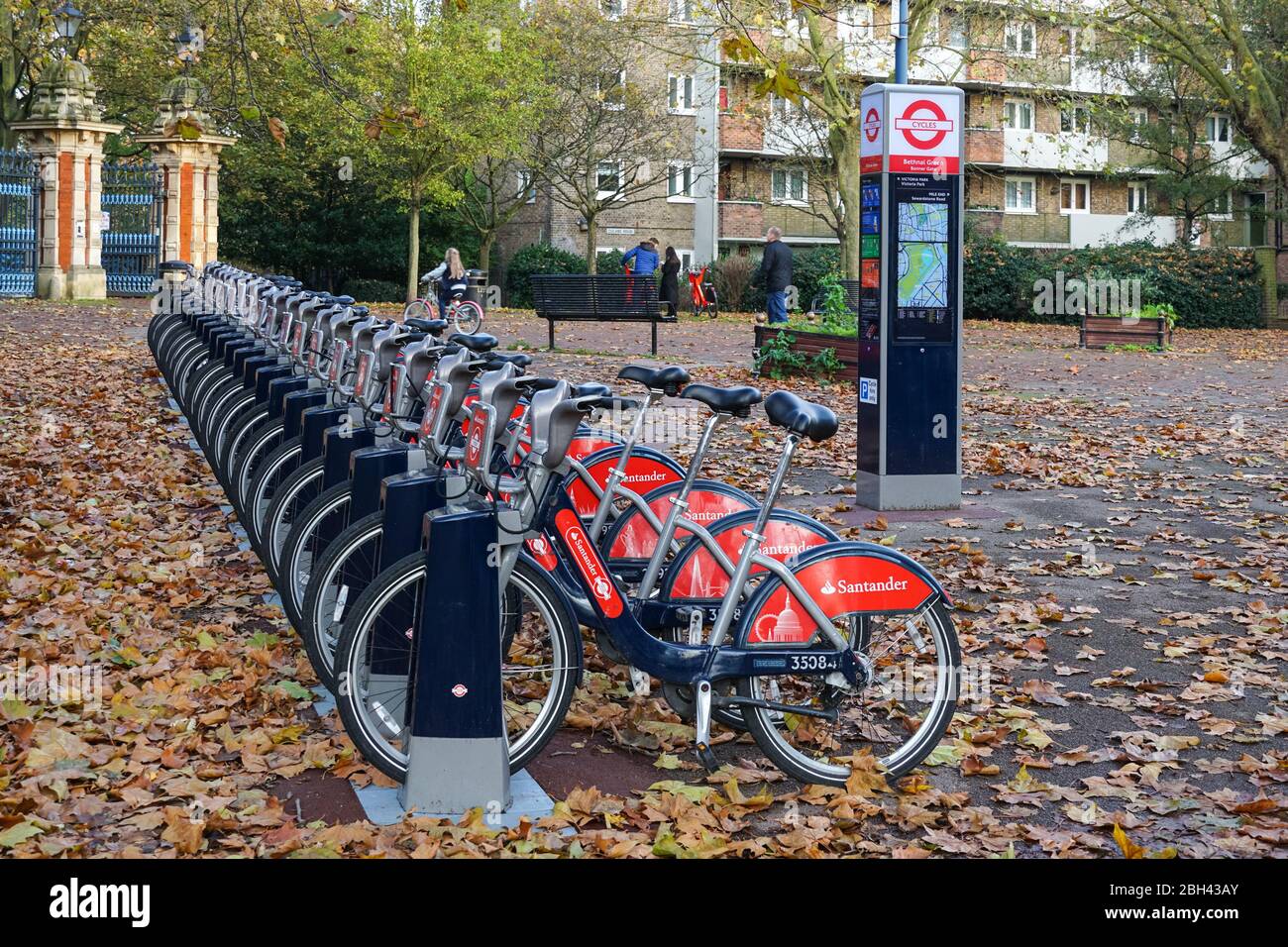 Santander cycles location station d'accueil à Victoria Park, Hackney, Londres Angleterre Royaume-Uni Banque D'Images