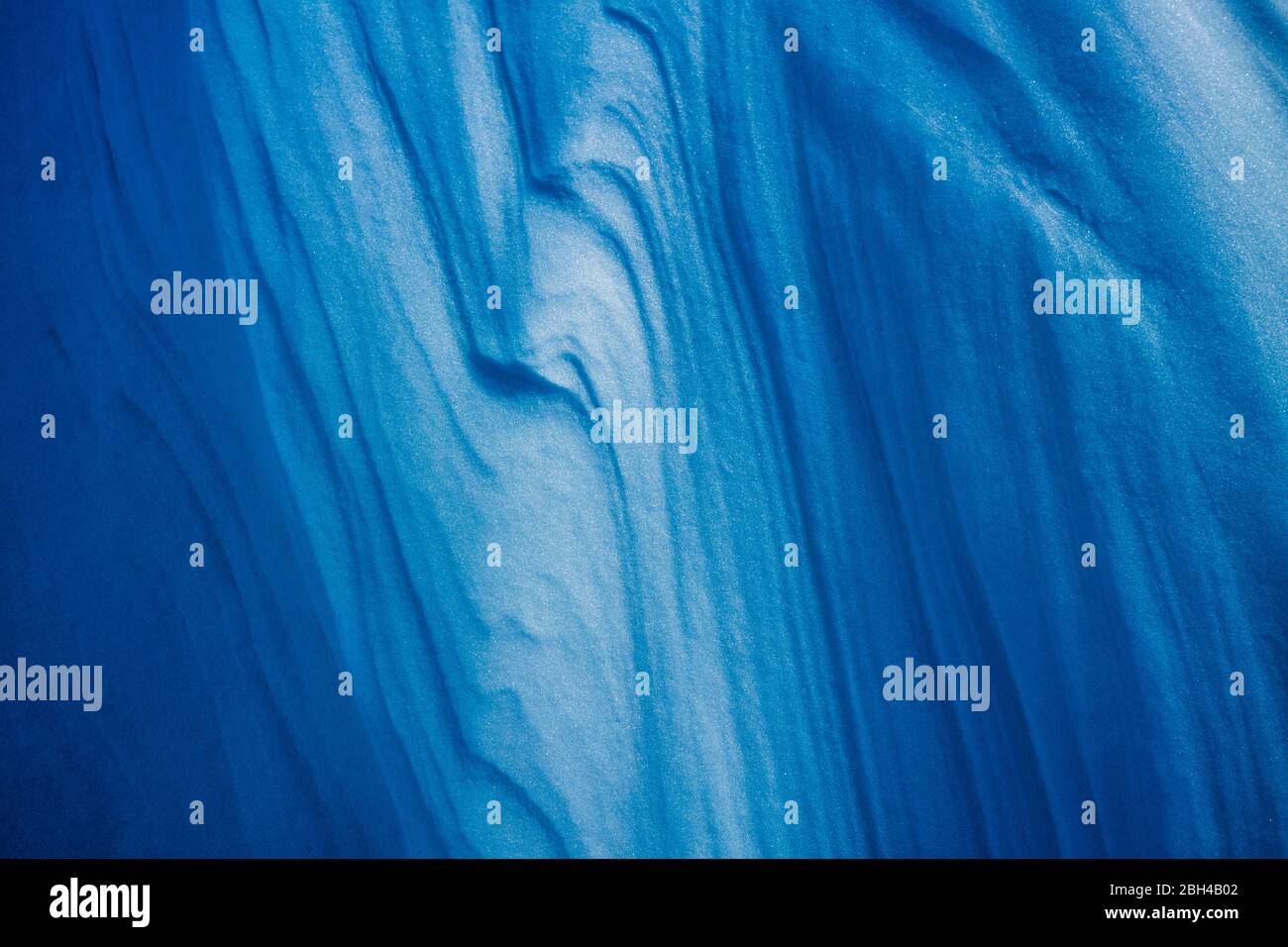 Le vent bleu frigid a balayé la neige Banque D'Images