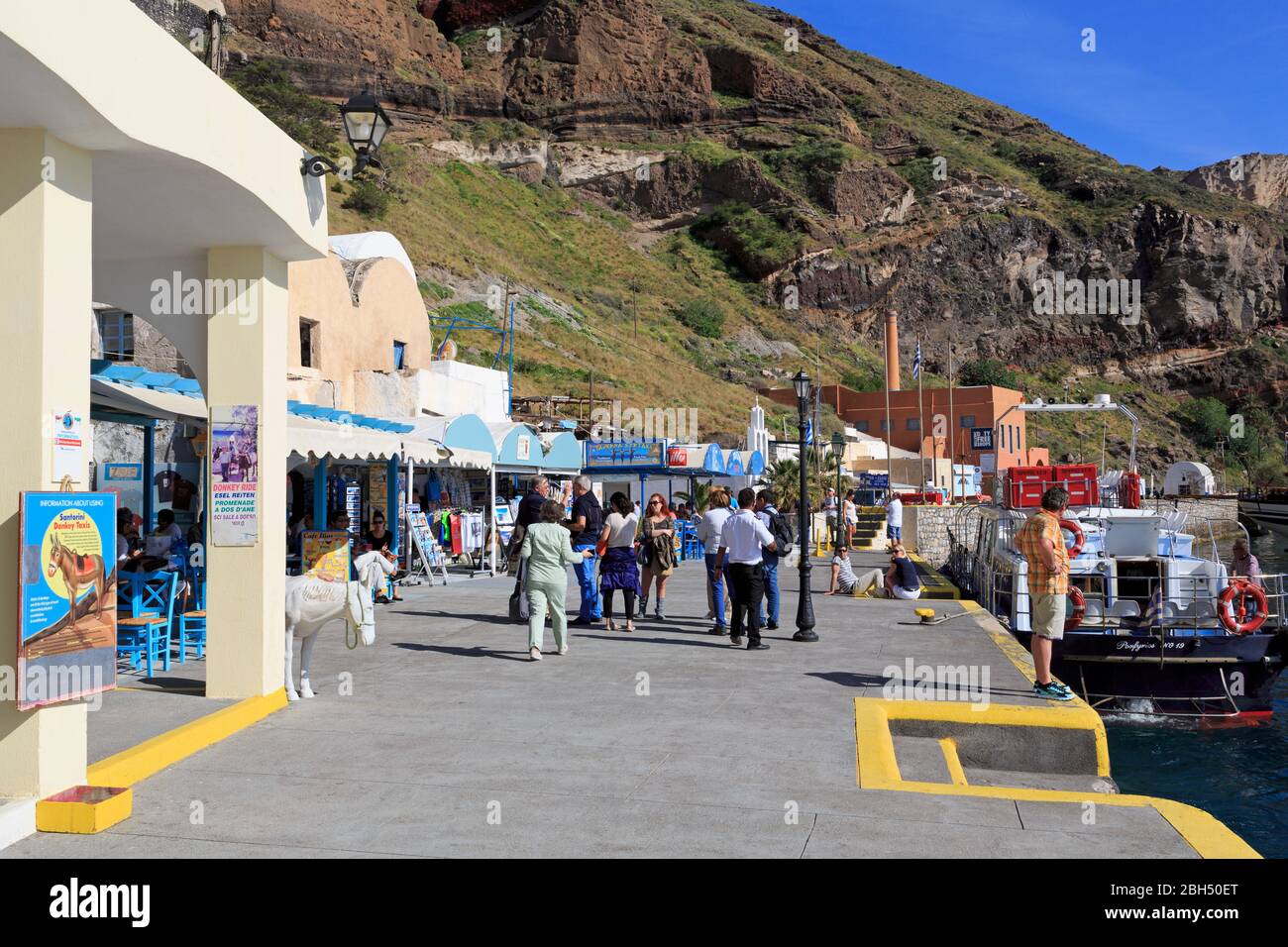 Port, la ville de Fira, Santorin, Grèce, Europe Banque D'Images