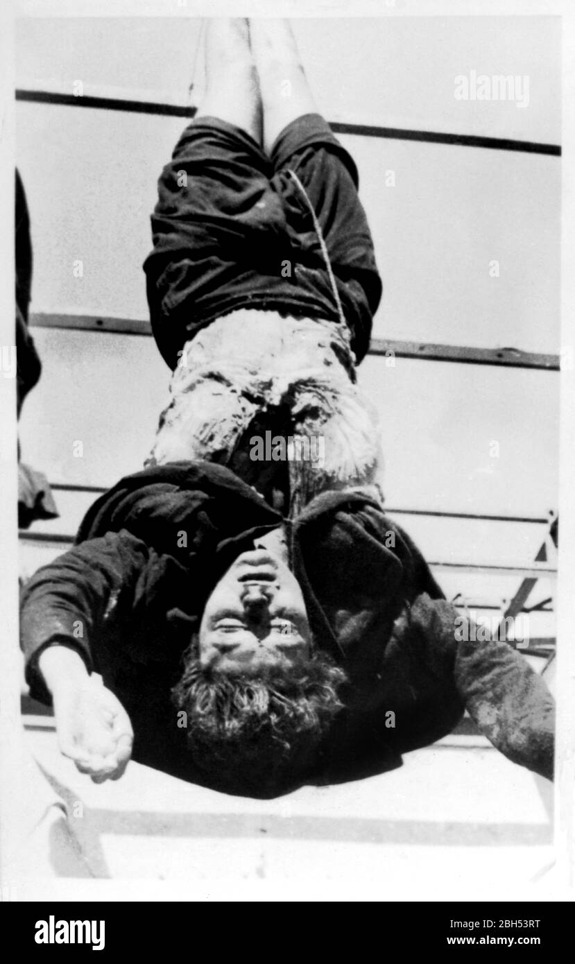 1945 , 28 avril , Milan , ITALIE: CLAROTTA PETACCI l'amant de la fasciste italienne Duce BENITO MUSSOLINI . Corps exposé sur la Piazza Loreto . Photo de l'armée américaine photo Office . - RITRATTO - PORTRAIT - MORT - MORTO - MORT - MORTE - POLITICA - POLISO - ITALIA - POLITIC - PORTRAIT - ITALY - FASSISMO - FASCISME - FASSISTA - FASCISTE - LIBERAZIONE - RESTISTENZA - GUERRA DI LIBERAZIONE - MILITAIRE - MILITARE - WWII - SECONDA GUERRA MONDIALE - 2 - ITALIE - post mortem - cadaveri - cadavre --- Archivio GBB Banque D'Images