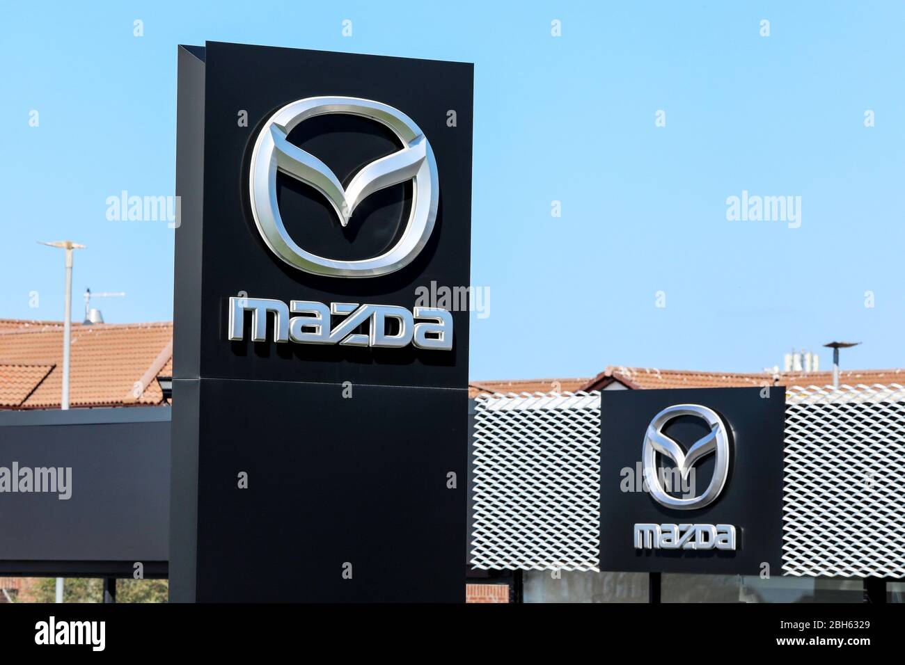 Logo pour moteurs Mazda, à l'extérieur d'une prise de véhicule, Ayr Banque D'Images