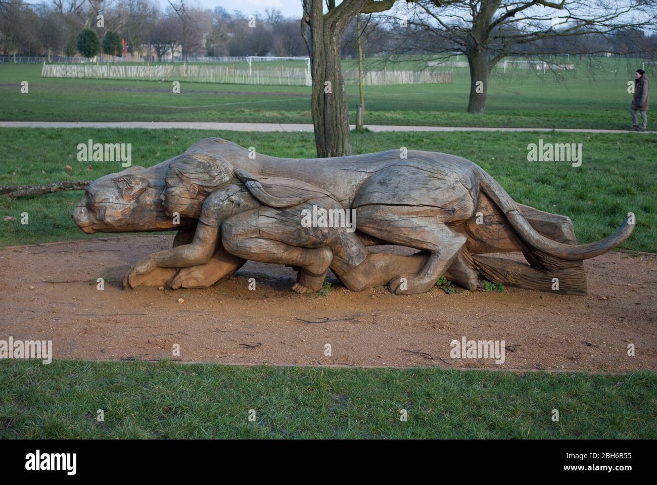 Sculptures en bois sculpté Galerie de sculptures en bois Garden Regent's Park Road, Londres NW1 4NU Banque D'Images