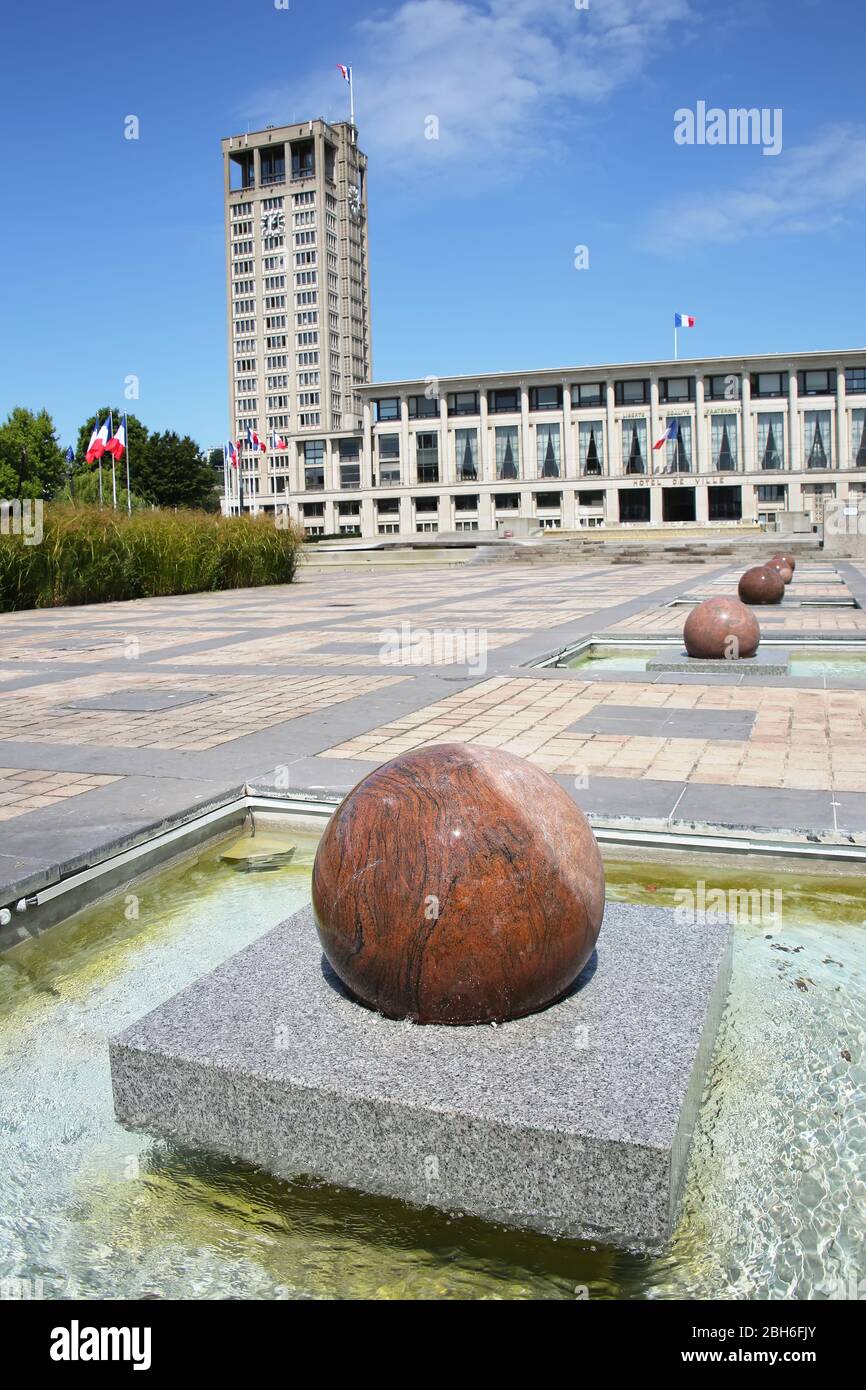 L'Hôtel de ville, reconstruit en 1958, est un emblème de la ville, le Havre, Normandie, France. Banque D'Images