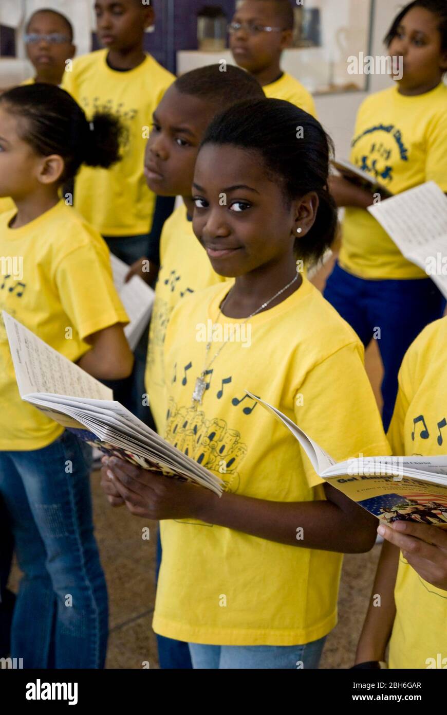 Austin, Texas États-Unis, 20 janvier 2009. Le choeur d'une école primaire essentiellement afro-américaine se produit dans une bibliothèque publique. ©Bob Daemmrich Banque D'Images