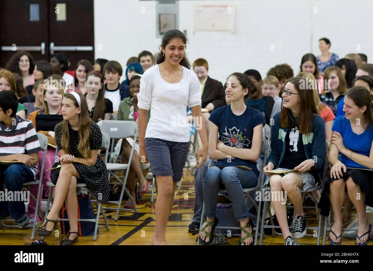 Austin, Texas Etats-Unis, 2 juin 2009: Cérémonie de remise des prix scolaires de huitième année pour les élèves exceptionnels de l'école secondaire Kealing à la fin de l'année scolaire. ©Bob Daemmrich Banque D'Images