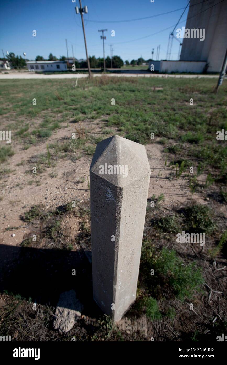 Farwell, Texas et Texico, Nouveau-Mexique, 2009: La ligne d'état du Texas séparant Texico, Nouveau-Mexique et Farwell, Texas, le siège de comté de Parmer County, TX. ©Bob Daemmrich Banque D'Images