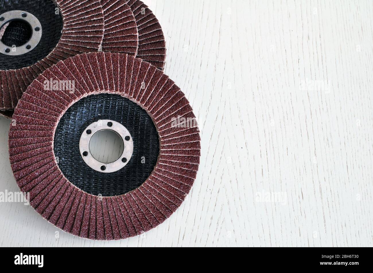 Jeu de disques à lames pour meuleuses d'angle avec espace de copie. Banque D'Images
