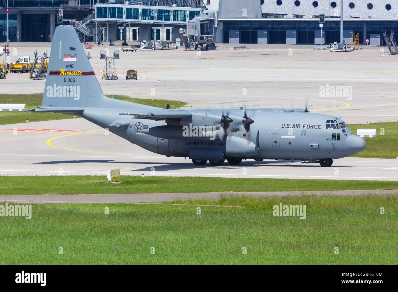 Stuttgart, Allemagne – 23 mai 2019 : avion Lockheed Hercules de l'armée de l'air américaine à l'aéroport de Stuttgart (STR) en Allemagne. Banque D'Images