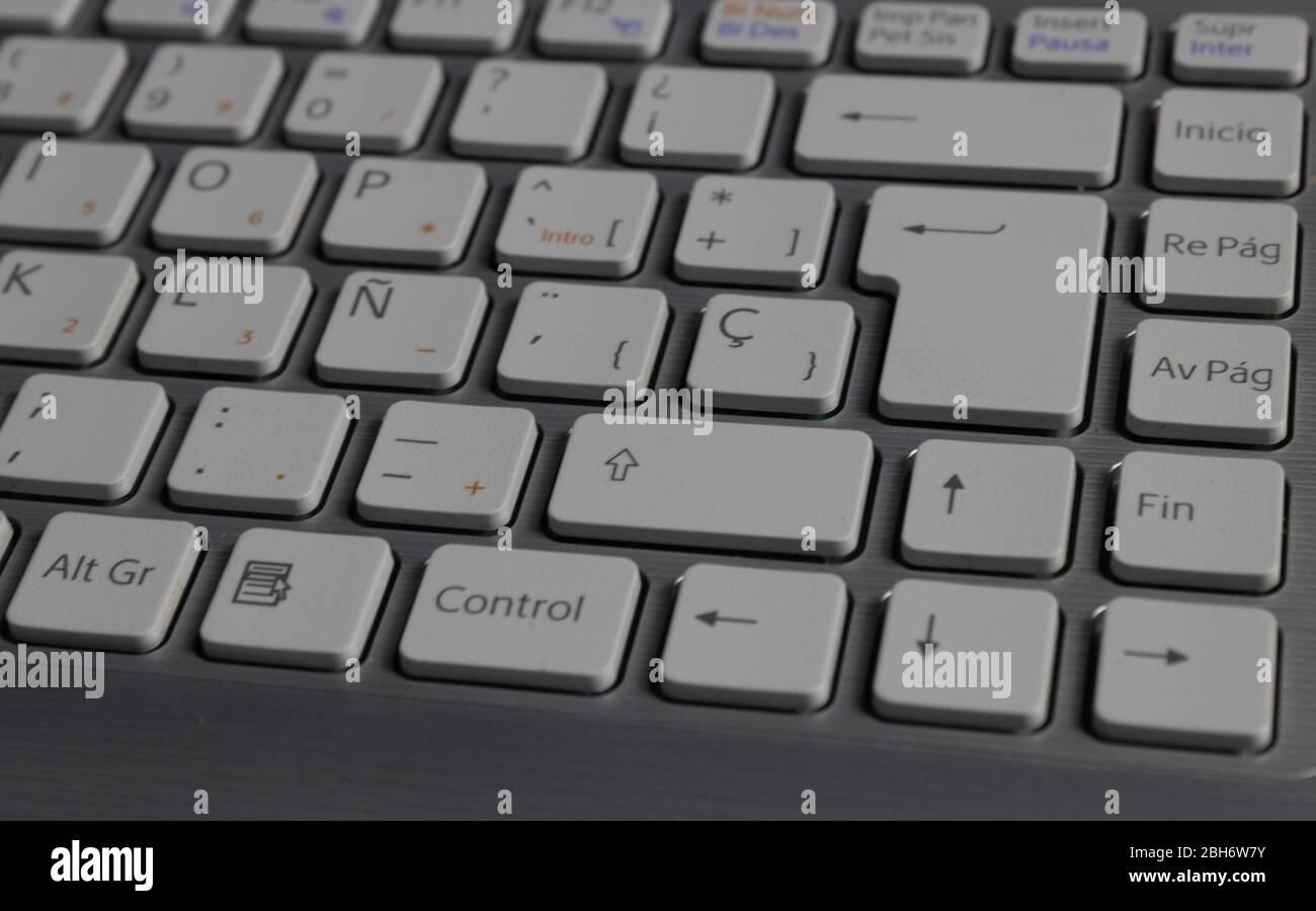 clavier gris pour ordinateur portable avec touches blanches Banque D'Images