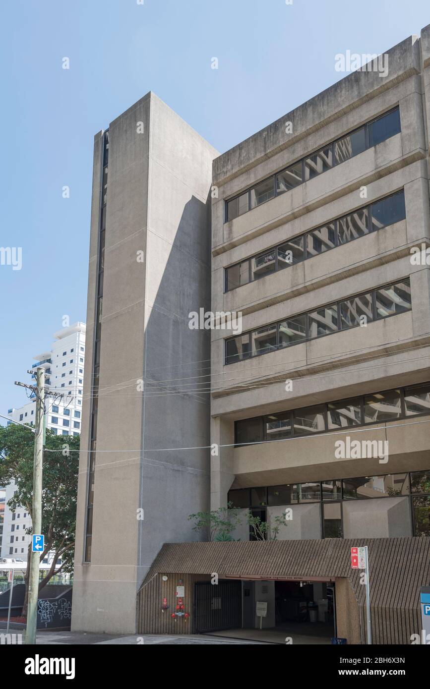 Le bâtiment du College of Law construit en 1976 dans la rue Chandos, St Leonards, dans le nord de Sydney, en Australie. Un bon exemple d'architecture Brutaliste Banque D'Images