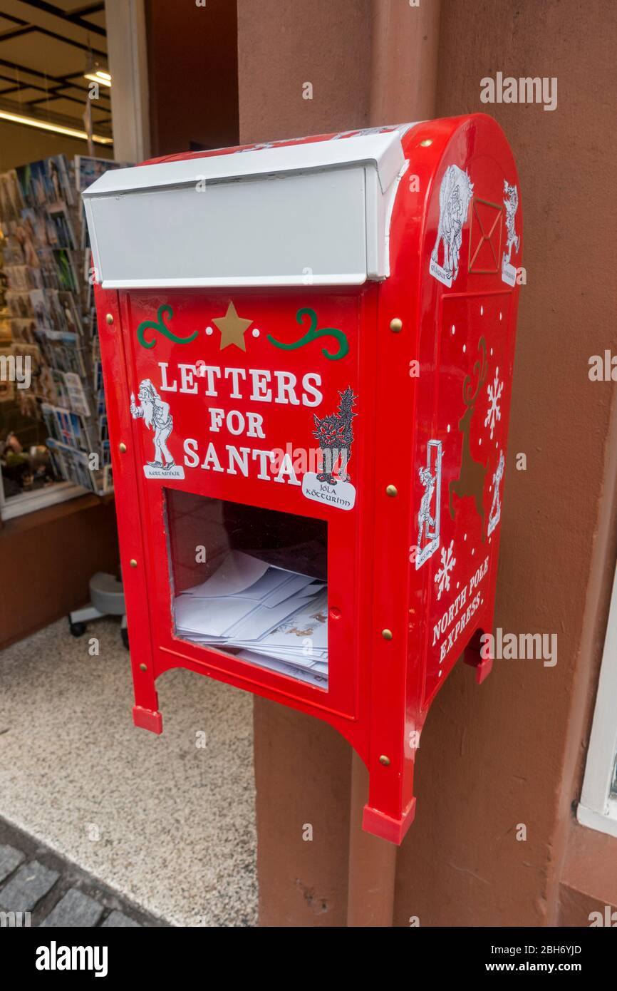 Lettres pour la boîte aux lettres du Père Noël à Reykjavik, en Islande. Banque D'Images