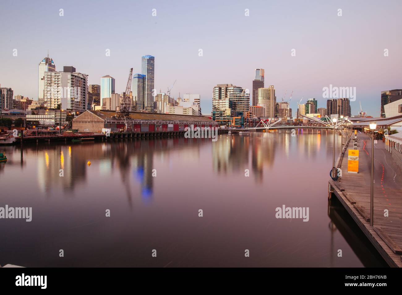 Melbourne Skyline depuis South Wharf Banque D'Images