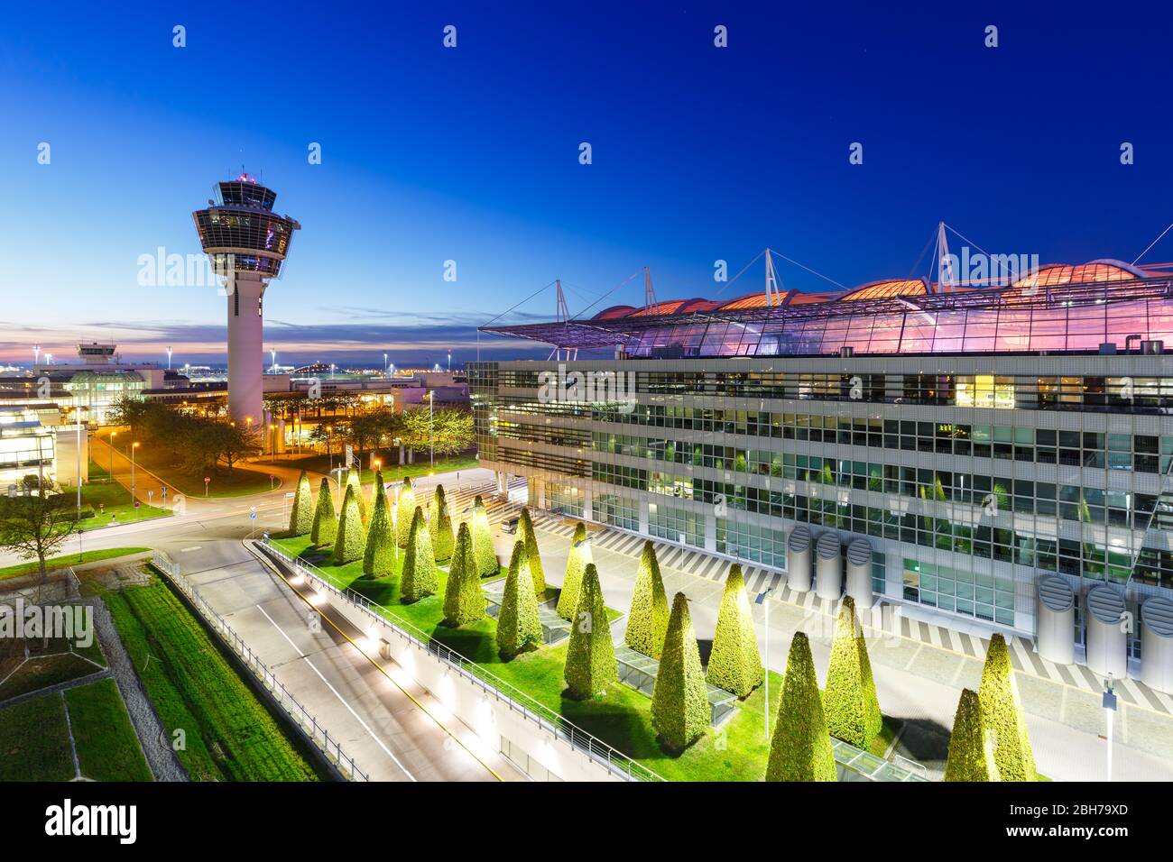 Munich, Allemagne – 26 octobre 2019 : Munich Airport Center MAC and Tower à l'aéroport de Munich (MUC) en Allemagne. Banque D'Images