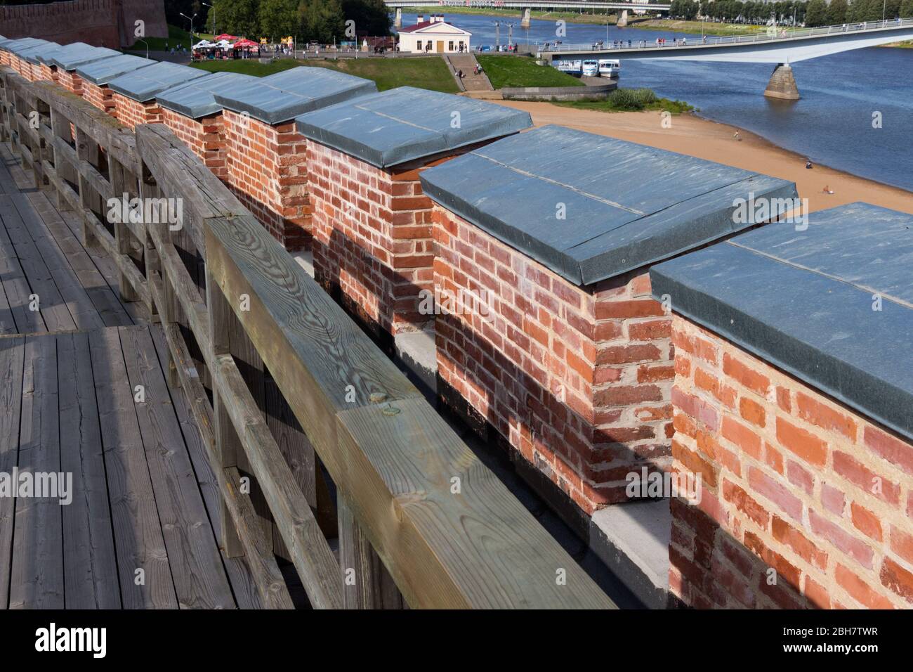 Veliky Novgorod, Russie - 23 août 2019: Cours de bataille sur le mur de forteresse du Kremlin de Veliky Novgorod Banque D'Images