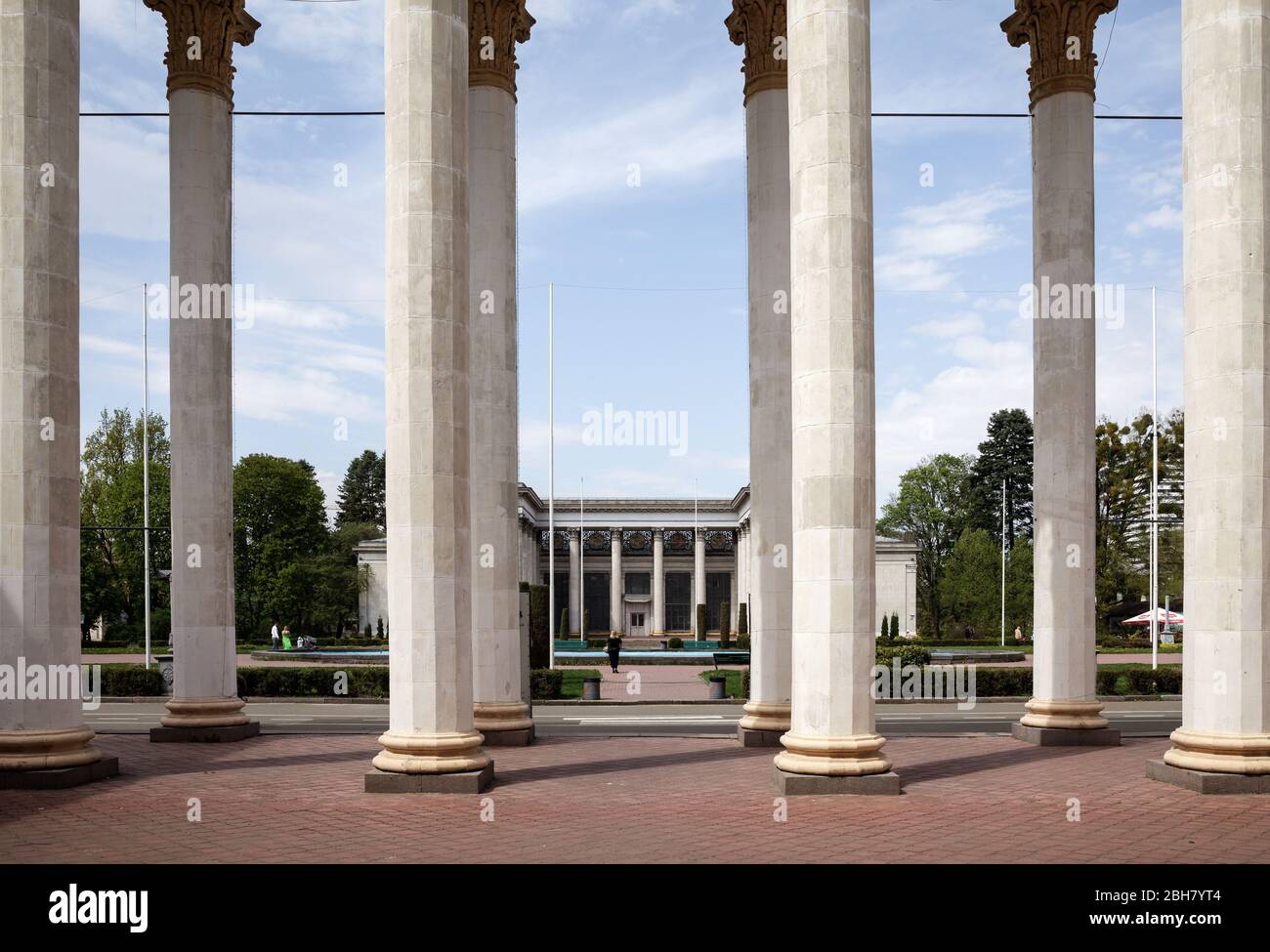 27.04.2019, Kiev, Ukraine - colonnes des bâtiments d'exposition dans le Centre National des Expositions - Expocentre d'Ukraine - à Kiev. 00P190427D798CAROEX Banque D'Images