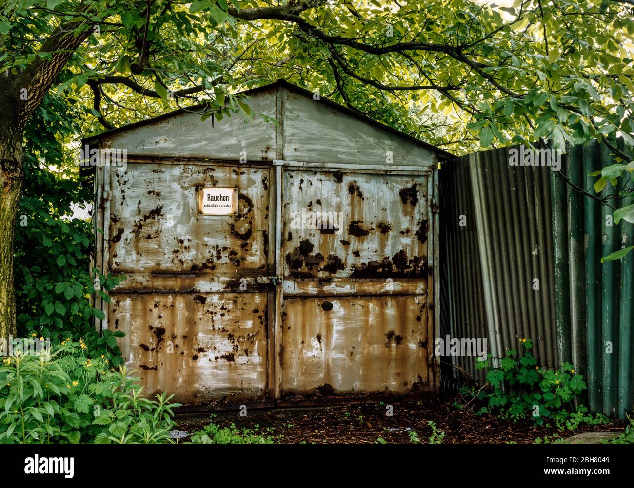 02.06.1995, Berlin, Berlin, Allemagne - garages en construction à Berlin-Johannistal. 00P950602A461CAROEX.JPG [VERSION DU MODÈLE : NON APPLICABLE, PROP Banque D'Images