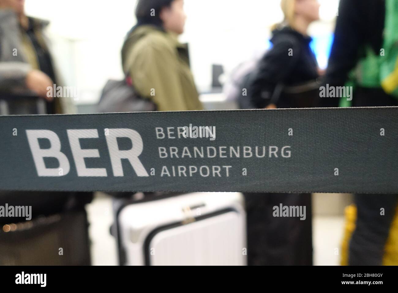 02.12.2019, Berlin, Brandebourg, Allemagne - bande protectrice de l'aéroport de Berlin Brandenburg BER. 00S191202D158CAROEX.JPG [AUTORISATION DU MODÈLE : NON, PROPRIÉTÉ RE Banque D'Images