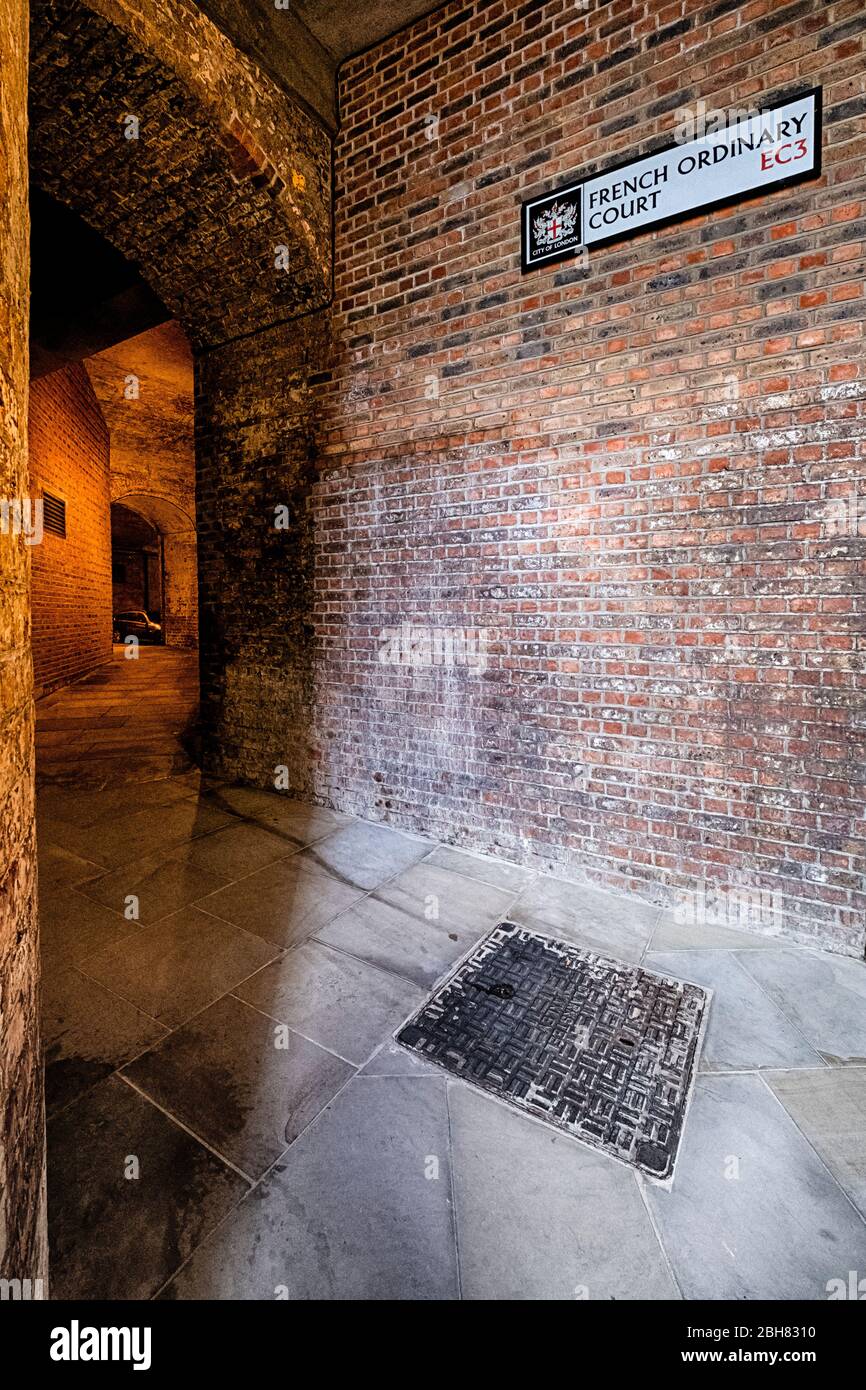 Cour ordinaire française, sous la station de Fenchurch Street, nommée pour le 18ème siècle Huguenots autorisés par l'ambassadeur français à vendre du café et des pâtisseries Banque D'Images