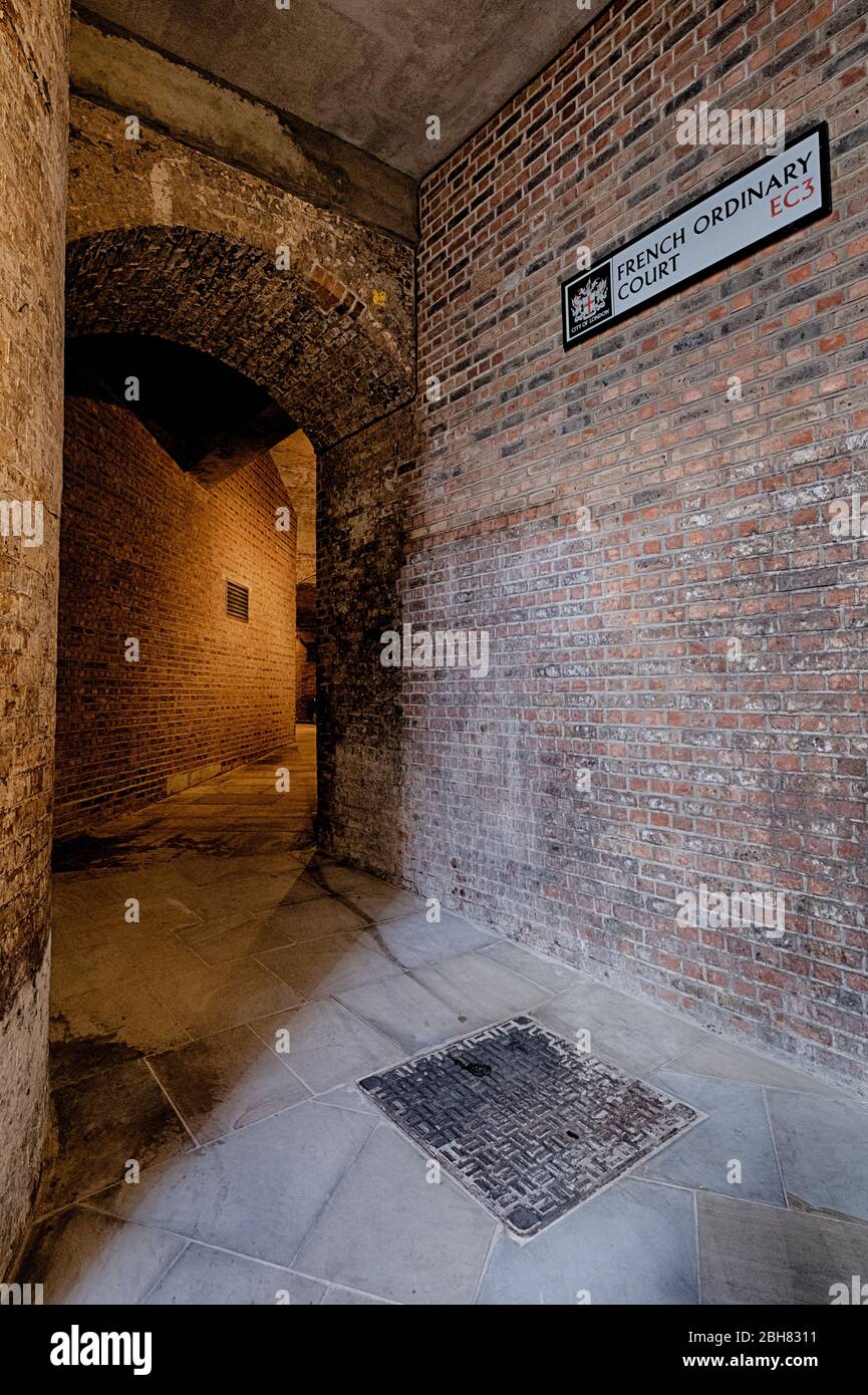 Cour ordinaire française, sous la station de Fenchurch Street, nommée pour le 18ème siècle Huguenots autorisés par l'ambassadeur français à vendre du café et des pâtisseries Banque D'Images