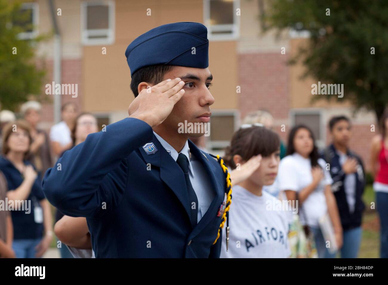 Austin, Texas États-Unis, 11 septembre 2009 : cérémonie annuelle du souvenir 9-11 organisée par le corps de formation des officiers de réserve juniors (JROTC) à l'école secondaire Akins, dans l'extrême sud d'Austin. ©Bob Daemmrich Banque D'Images