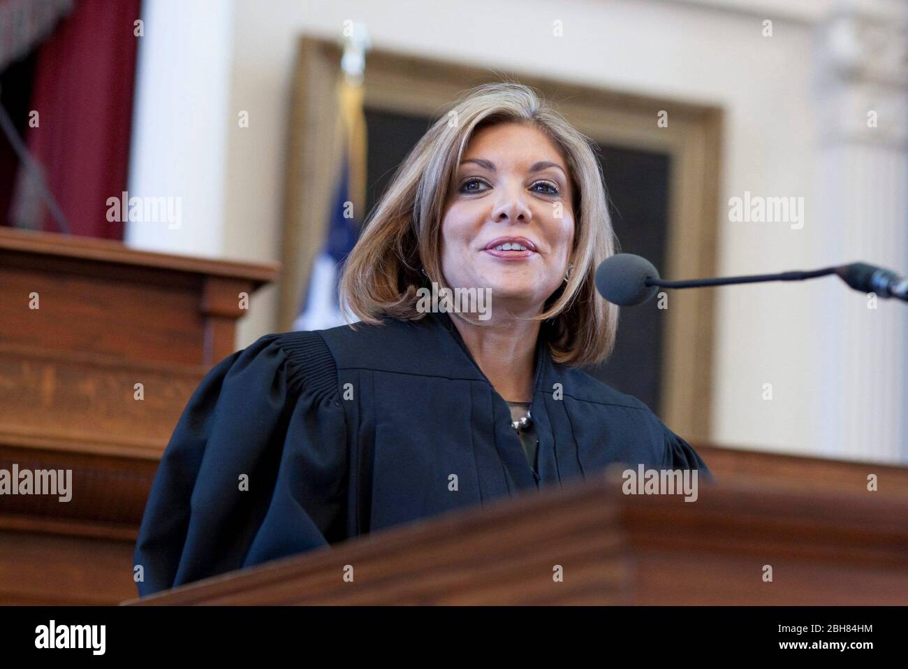 Austin, Texas États-Unis, 11 janvier 2010: La première juge de la Cour suprême du Texas de Latina, Eva Guzman de Houston, parle lors de sa prestation de serment au Capitole du Texas. ©Bob Daemmrich Banque D'Images