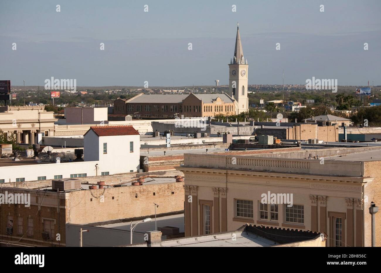 Laredo Texas Etats-Unis, 16 décembre 2010: Aperçu du centre-ville de Laredo, une ville sur la frontière des Etats-Unis avec le Mexique. La ville sœur Nuevo Laredo se trouve juste en face du fleuve Rio Grande. ©Bob Daemmrich Banque D'Images