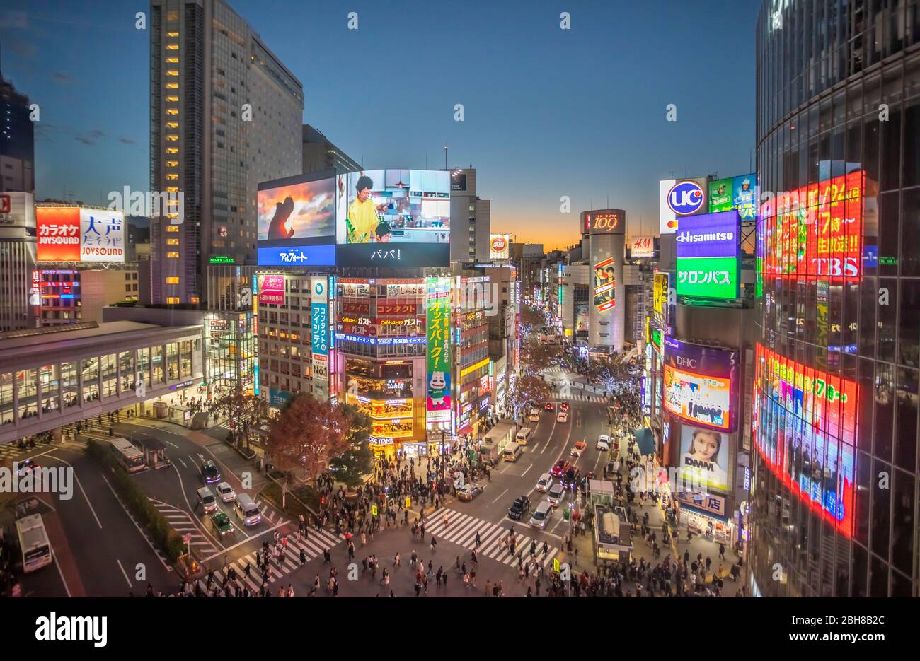 Le Japon, la ville de Tokyo, Shibuya Station, Hachiko Crossing Banque D'Images