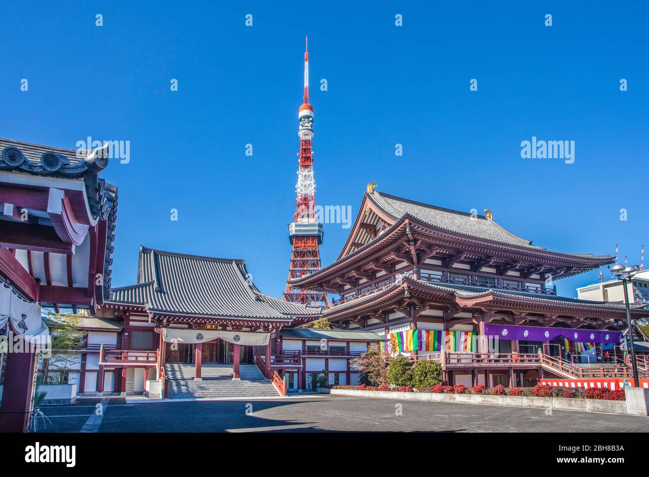 Japon, Tokyo City, Mamamatsucho, Temple Zojoji et Tour de Tokyo Banque D'Images
