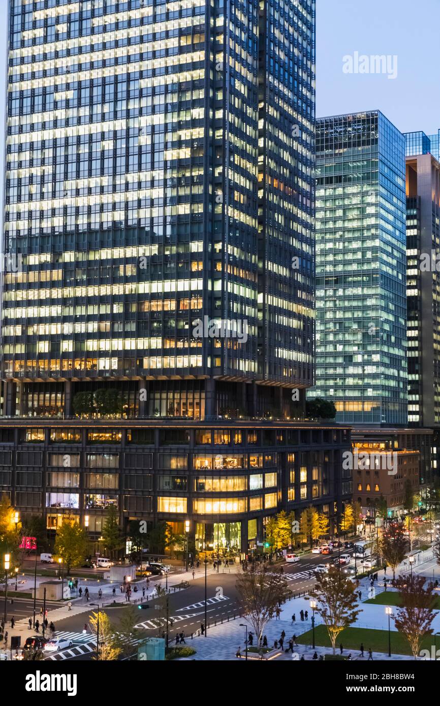 Le Japon, Honshu, Tokyo, Marunouchi, scène de rue et bâtiment Shin-Marunouchi Banque D'Images