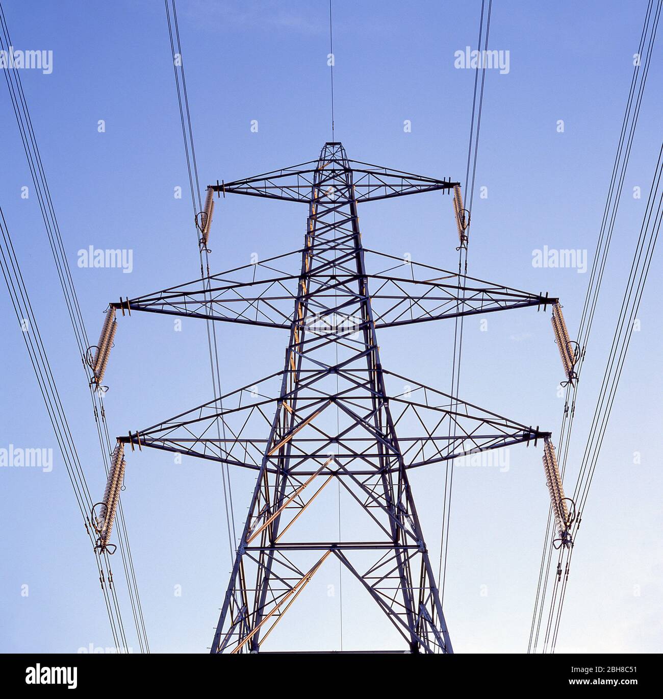 Pylon électrique, Chessington, Royal Borough de Kingston upon Thames, Grand Londres, Angleterre, Royaume-Uni Banque D'Images