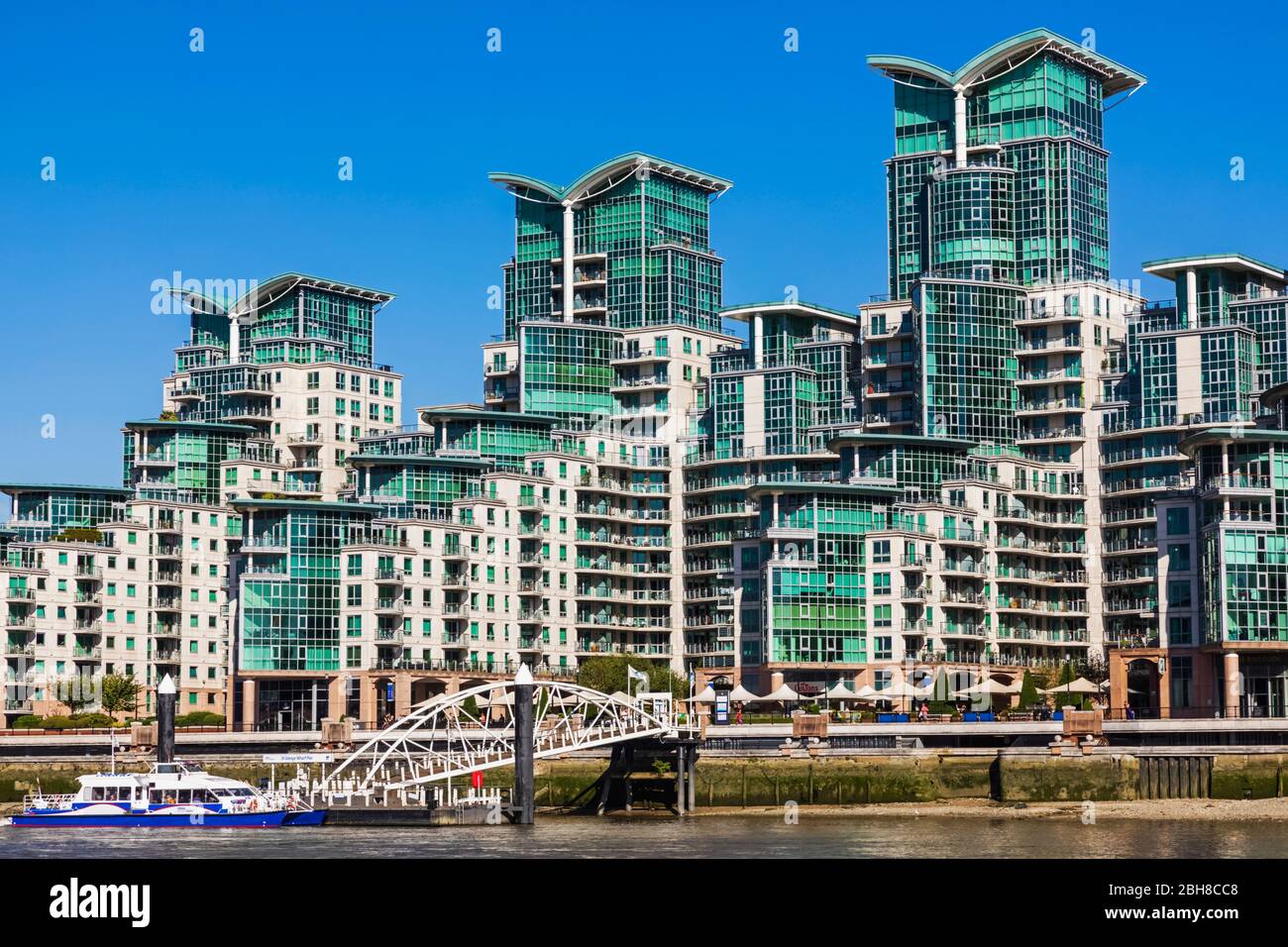 L'Angleterre, Londres, Vauxhall, St George Wharf Complexe résidentiel Appartement Riverside Banque D'Images