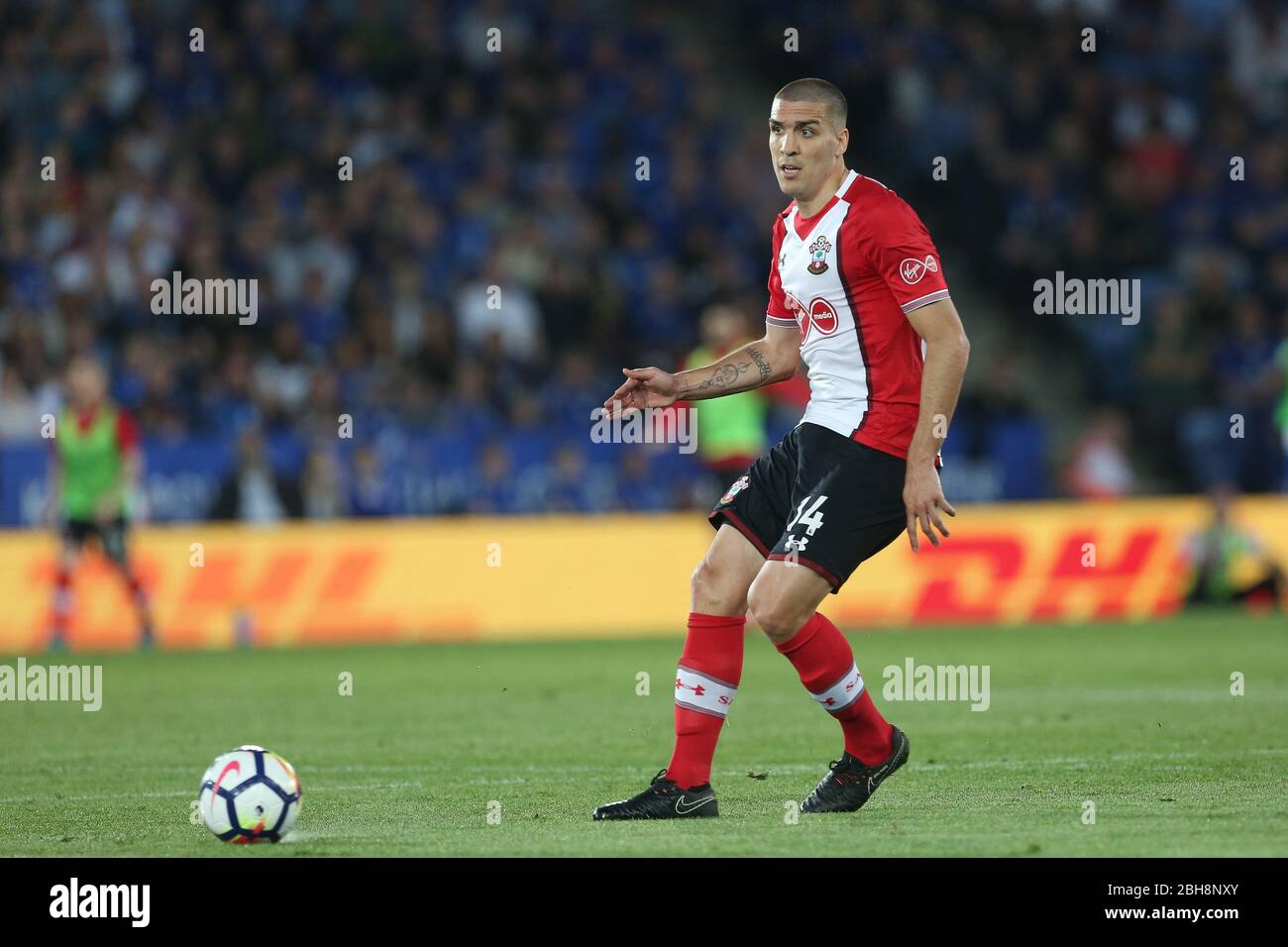 LEICESTER, ANGLETERRE Oriol Romeu de Southampton en action lors du match de la Premier League entre Leicester City et Southampton au King Power Stadium, Leicester, le jeudi 19 avril 2018. (Crédit: Mark Fletcher | mi News) Banque D'Images