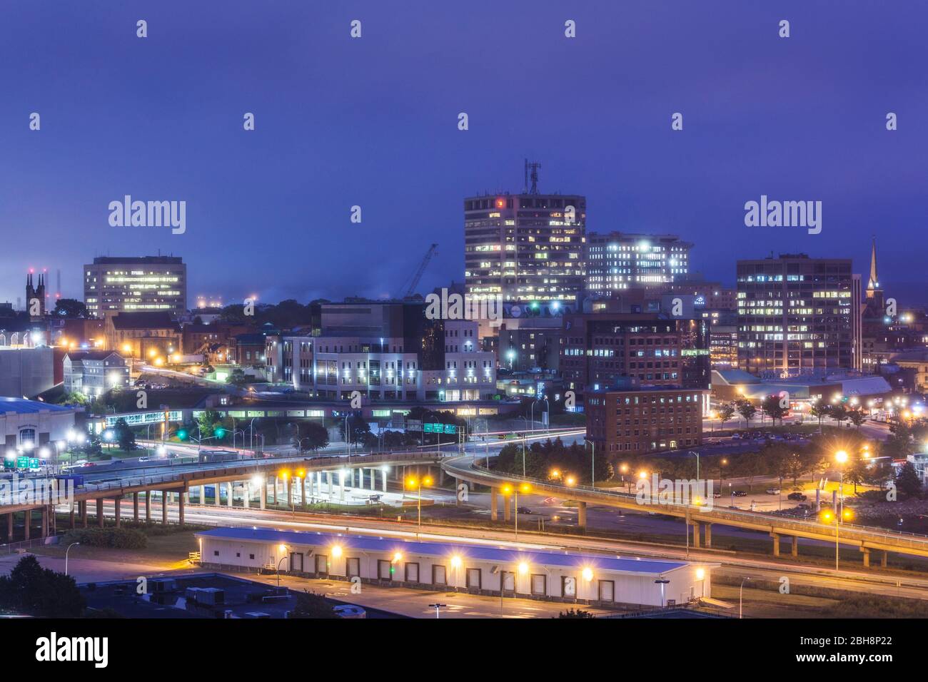Canada, Nouveau-Brunswick, à Saint John, à partir de Fort Howe dans le brouillard, au crépuscule Banque D'Images Canada, Nouveau-Brunswick, à Saint John, à partir de Fort Howe dans le brouillard, au crépuscule Banque D'Images