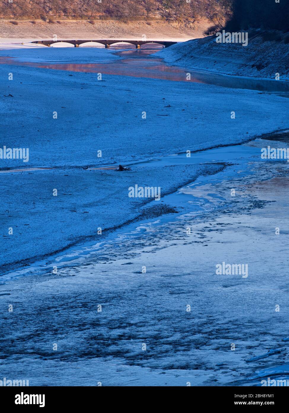 Eder Fluss An Der Alten Aseler Brucke Banque De Photographies Et D