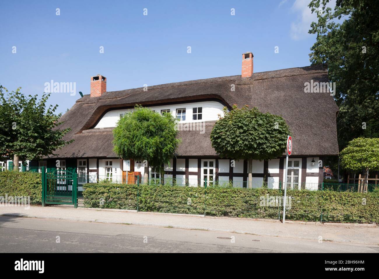 Fachwerkwohnhaus, ancienne ferme en été, Oberneuland, Bremen, Deutschland, Europa Banque D'Images