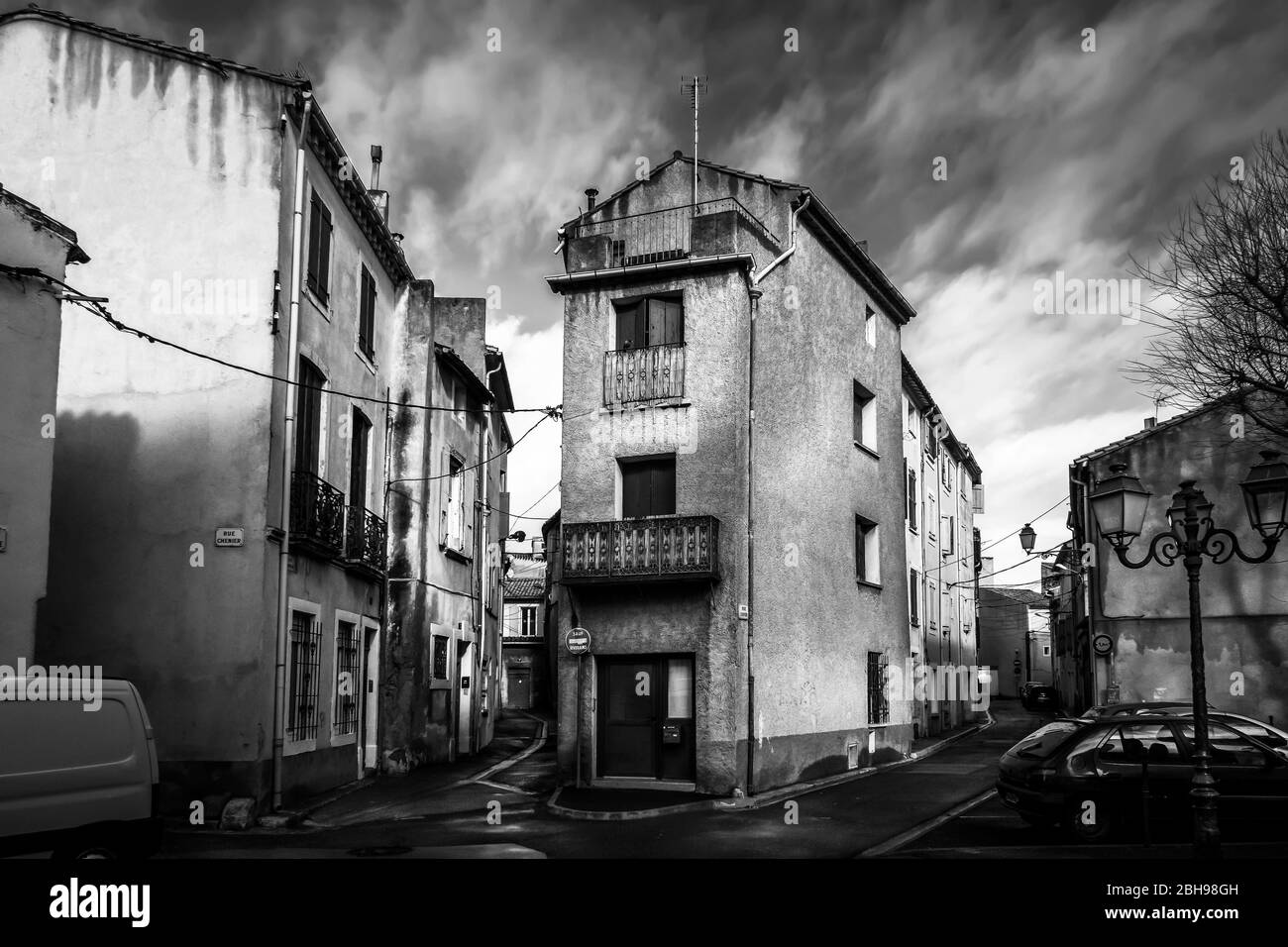 Vieille ville de Narbonne en hiver. Noir et blanc Banque D'Images