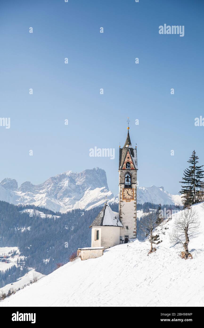 Chapelle Saint-Barbara en hiver, Tolpei, la Valle - Wengen, Val Badia, Bolzano, Dolomites, Tyrol du Sud, Italie Banque D'Images