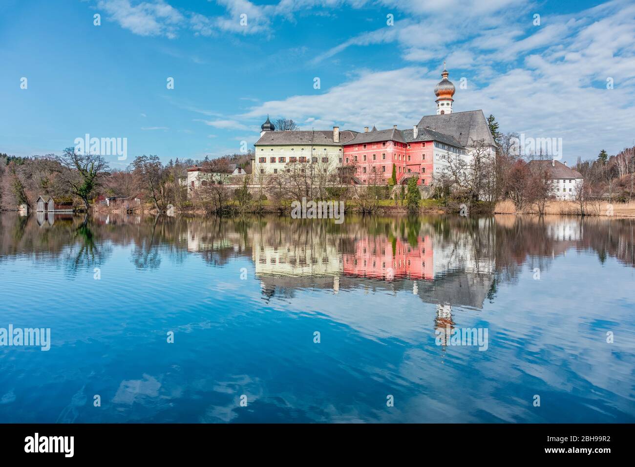 Abbaye de Höglwörth de St Pierre et Paul, monastère Augustinien près de la colère, Rupertiwinkel, Haute-Bavière, Allemagne Banque D'Images