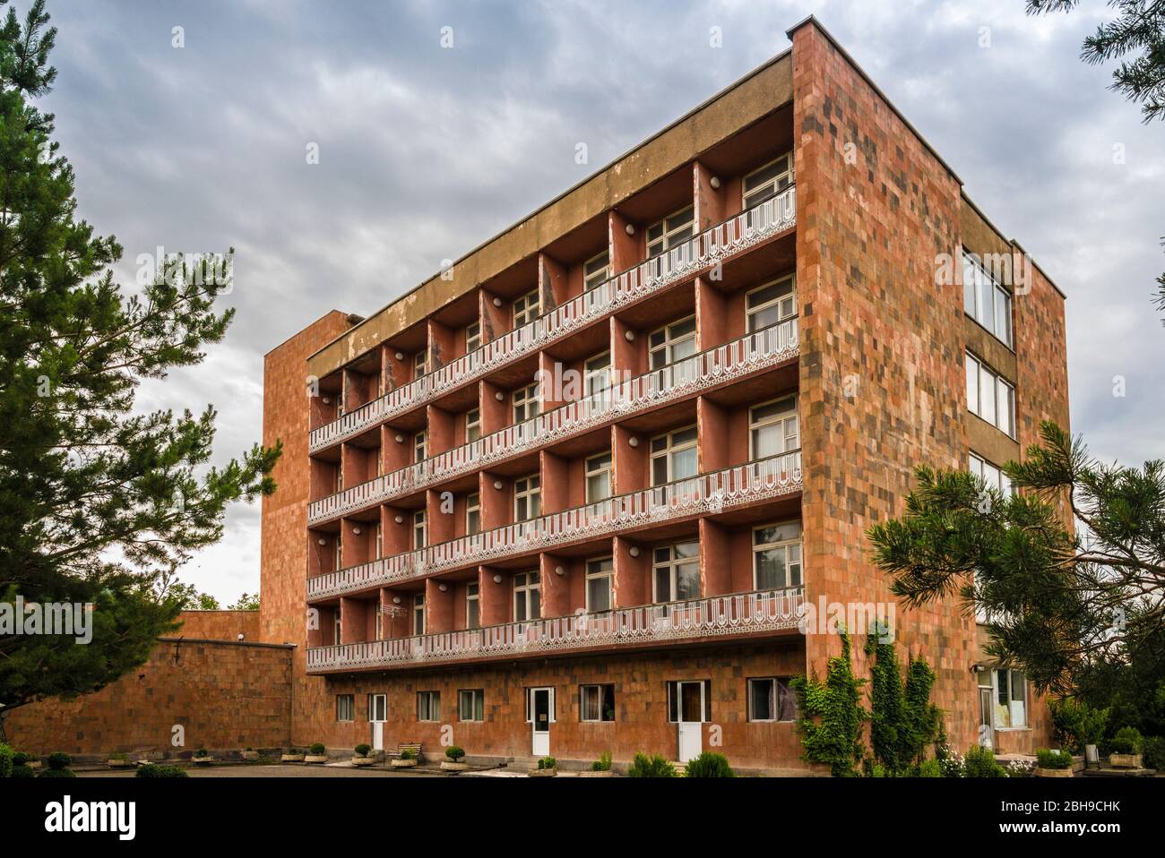 L'Arménie, Yeghegnadzor, Soviet-era Hotel Gladzor, extérieur, ER Banque D'Images