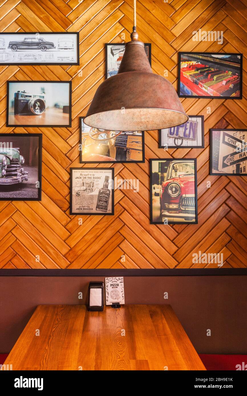 La Géorgie, Tbilissi, un restaurant moderne au décor intérieur Banque D'Images