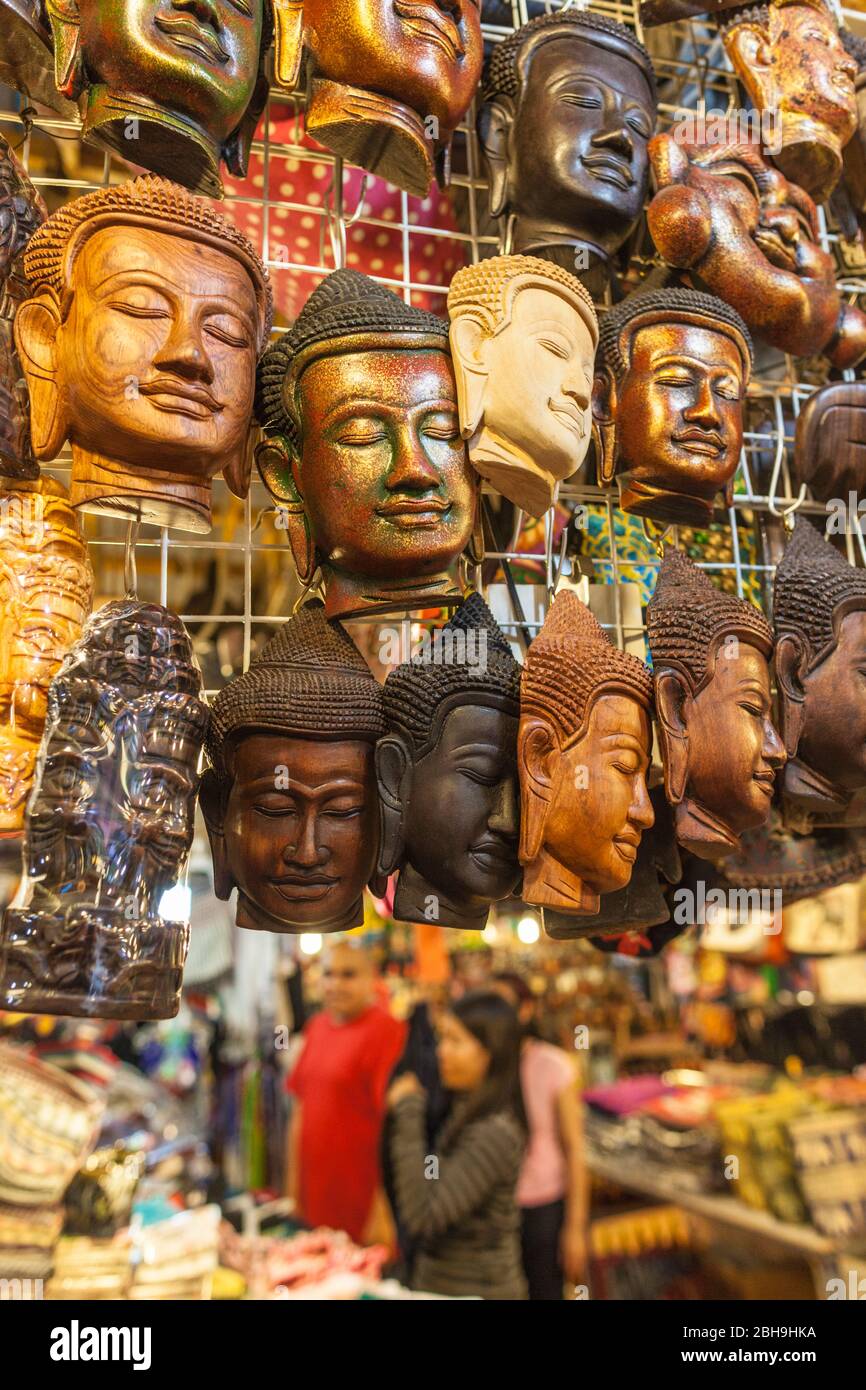 Cambodge, Siem Reap, Psar Cha Market, artisanat traditionnel à vendre, menuiserie Banque D'Images