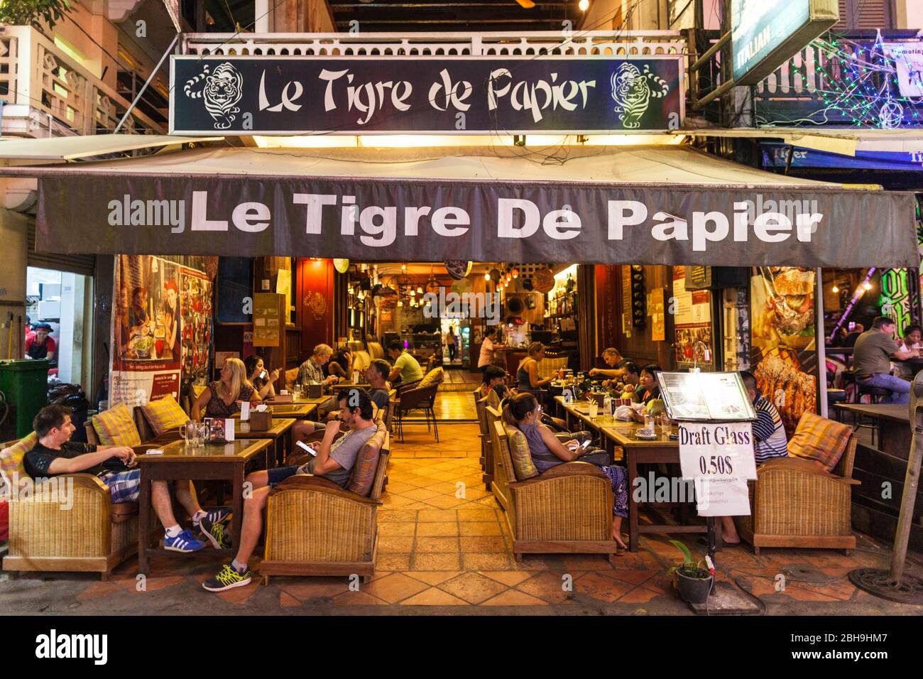 Cambodge, Siem Reap, Pub Street, le tigre de papier, restaurant exterior Banque D'Images