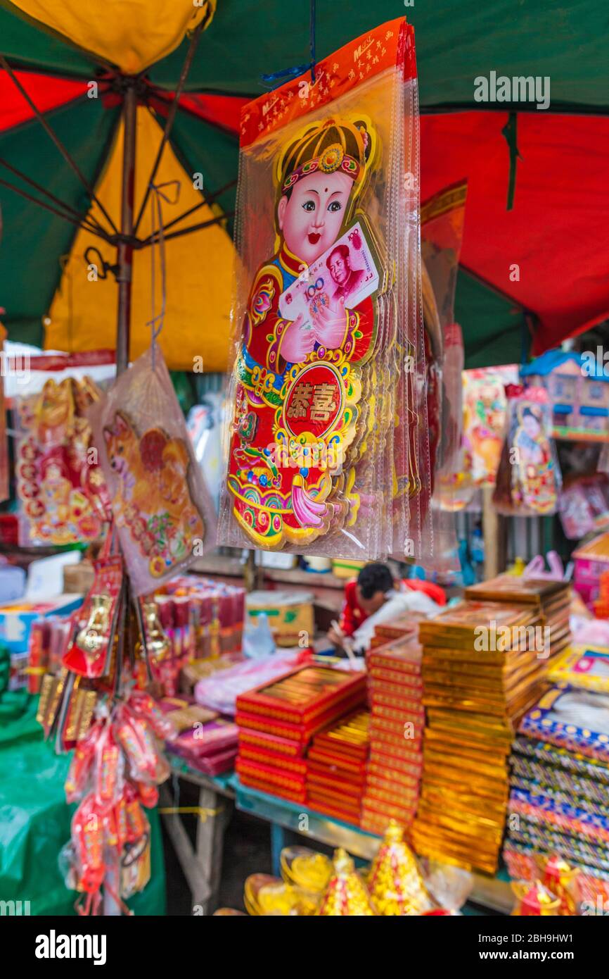 Cambodge, Battambang, Psar Nath Market, décorations du nouvel an chinois Banque D'Images