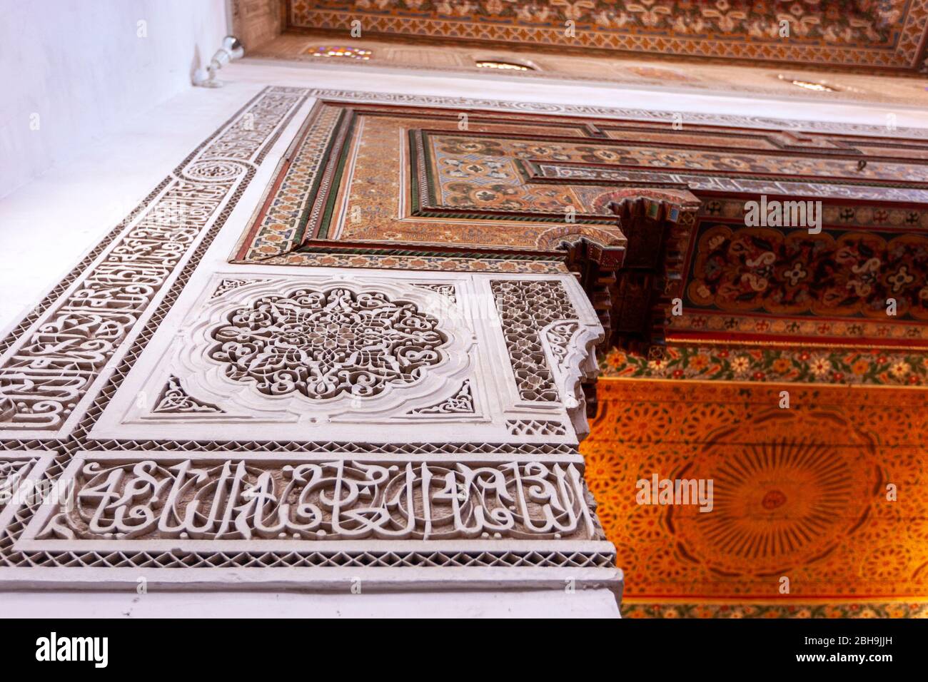 Décoration en stuc, Palais de Bahia, Marrakech, Maroc. Banque D'Images