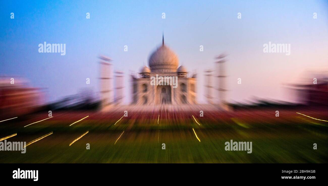 Vue extérieure du Taj Mahal, Agra, Uttar Pradesh, Inde Banque D'Images