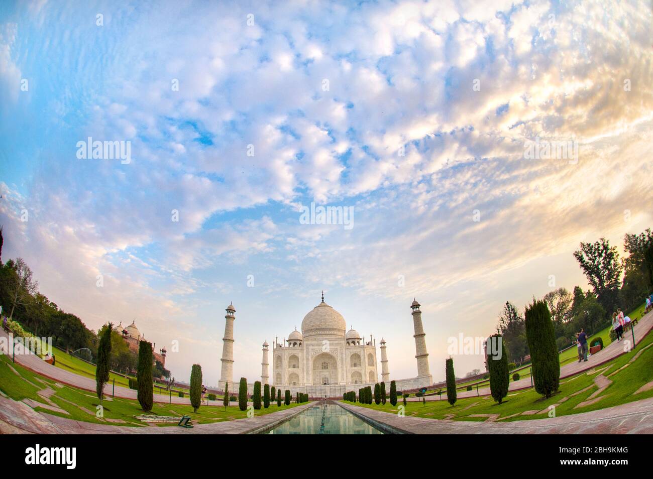 Vue extérieure du Taj Mahal, Agra, Uttar Pradesh, Inde Banque D'Images