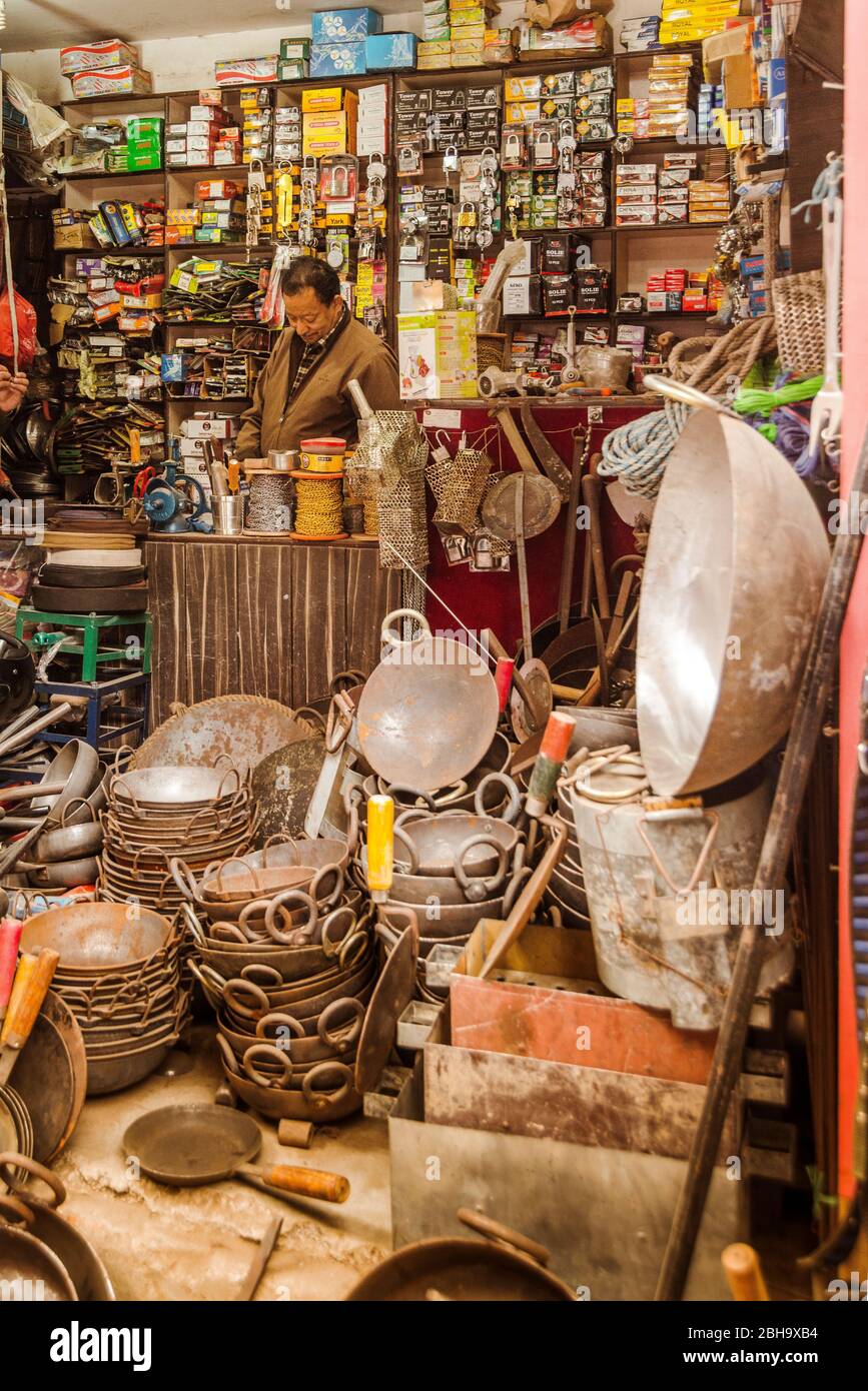 Vendeur, homme, 50-60 ans, biens de maison, biens de ménage, Banque D'Images